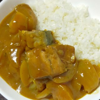 ボリューム満点！さばカレー